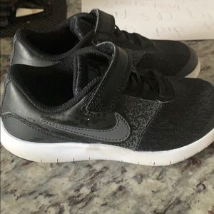 Nike Flex Contact black sneakers